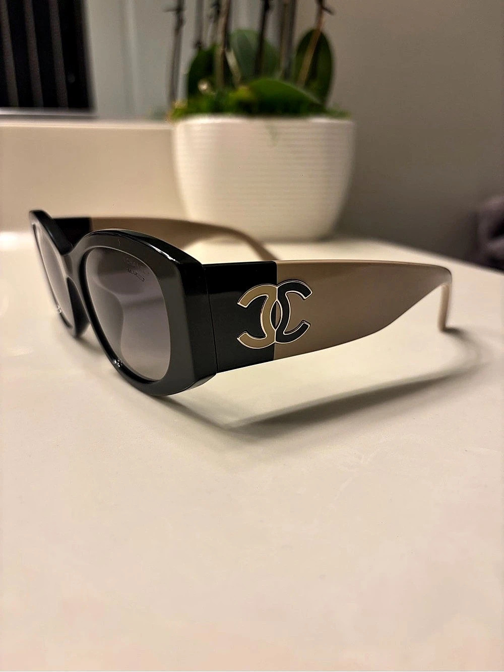 Chanel Oval Sunglasses 5524-A Black & Brown Like New